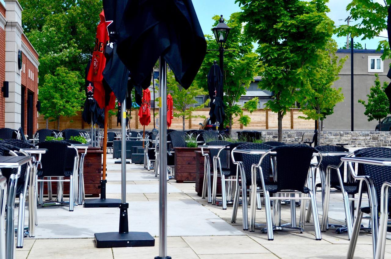 جاتينو British Hotel And Public House المظهر الخارجي الصورة