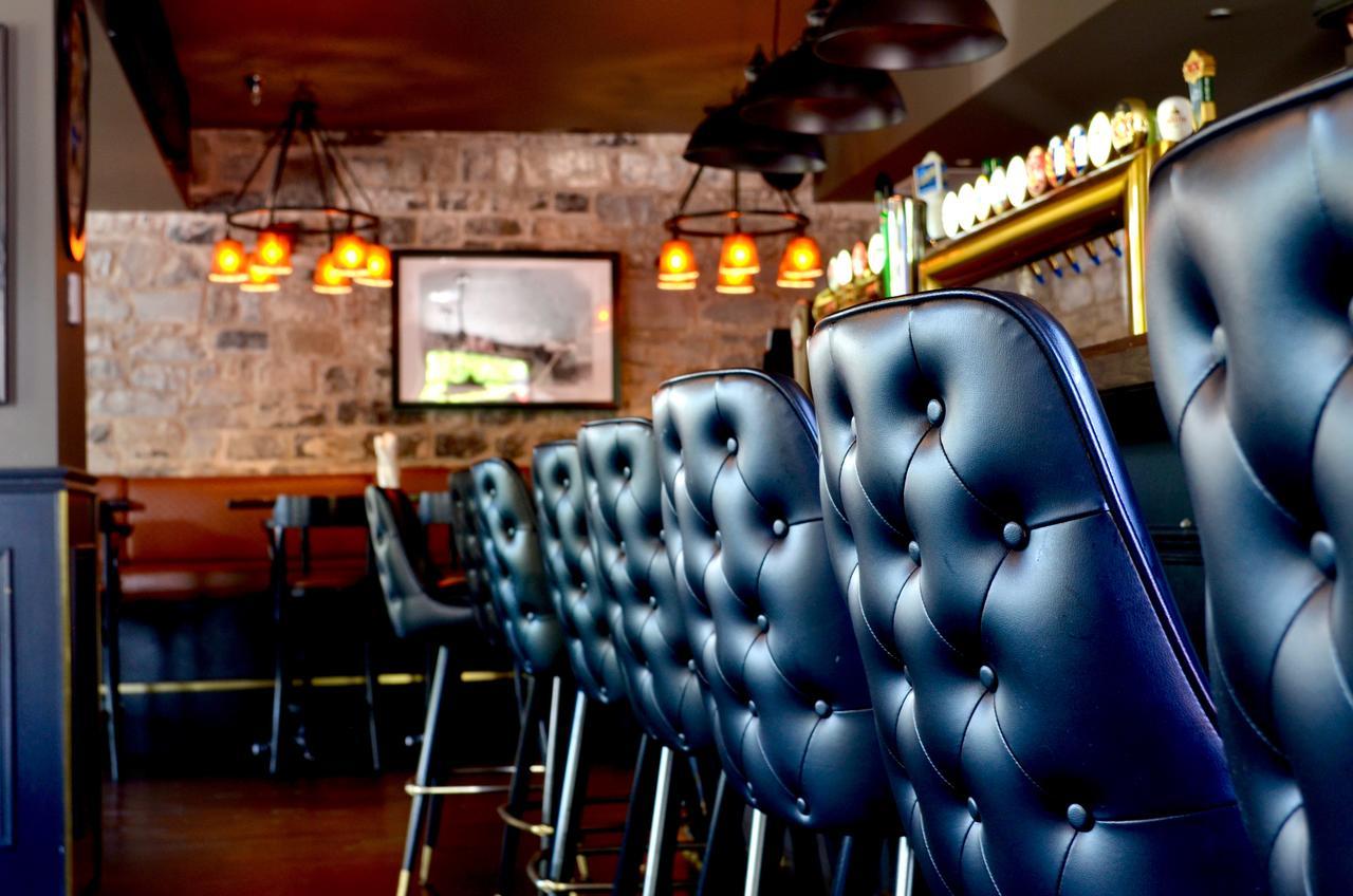 جاتينو British Hotel And Public House المظهر الخارجي الصورة